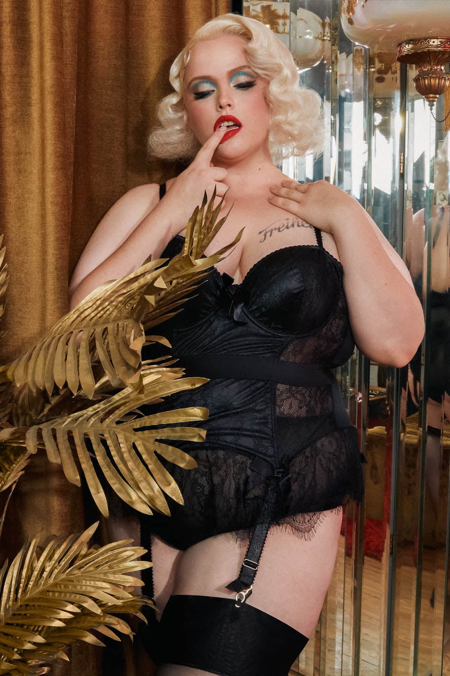 Tempest Black Lace Basque with Bows - Image 3