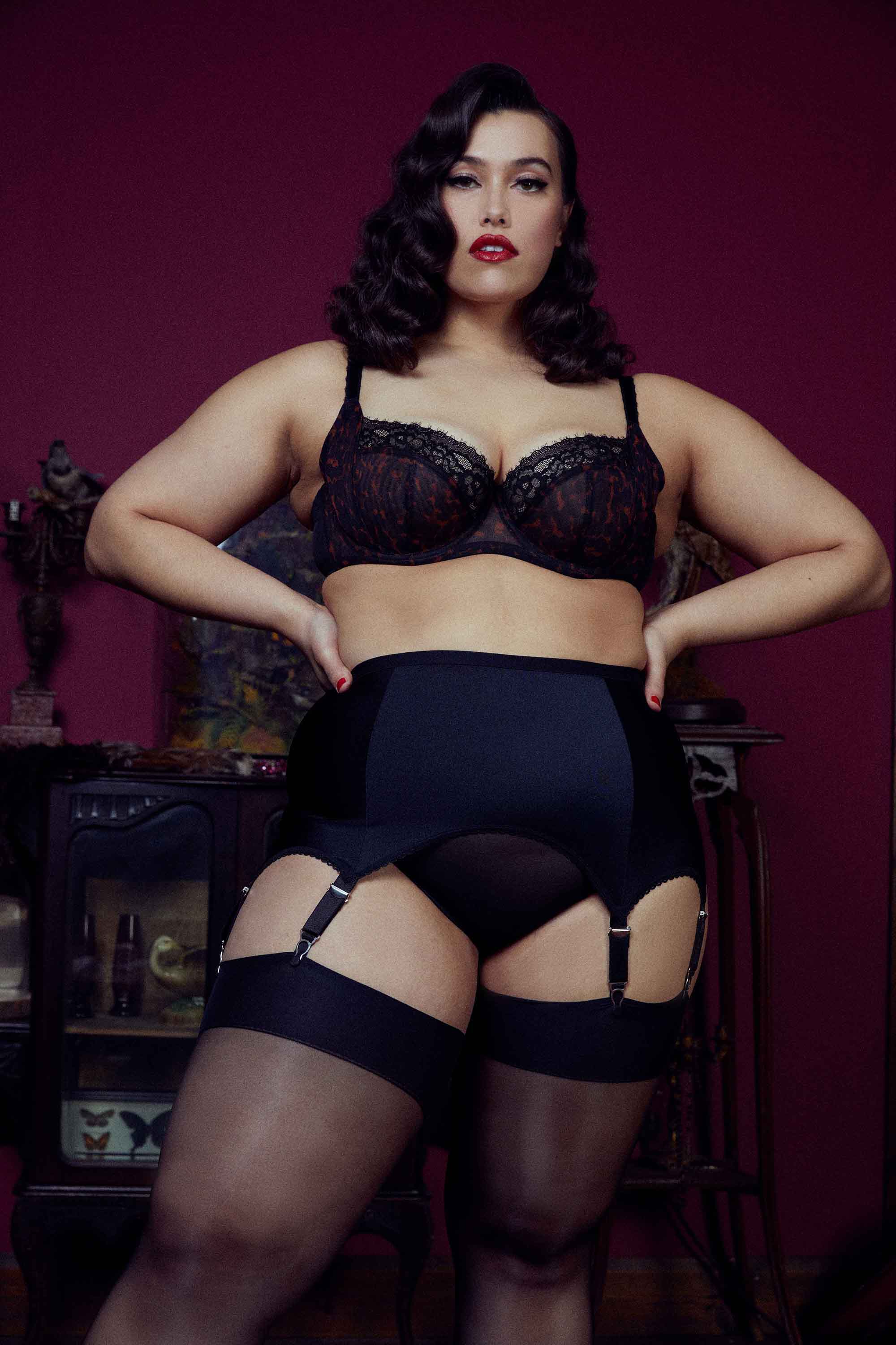 Retro Classics 6-Strap Suspender Belt - Image 4
